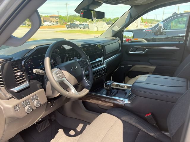 Used 2025 Chevrolet Silverado 1500 LT Trail Boss w/ Convenience Package II AWD/4WD image 32