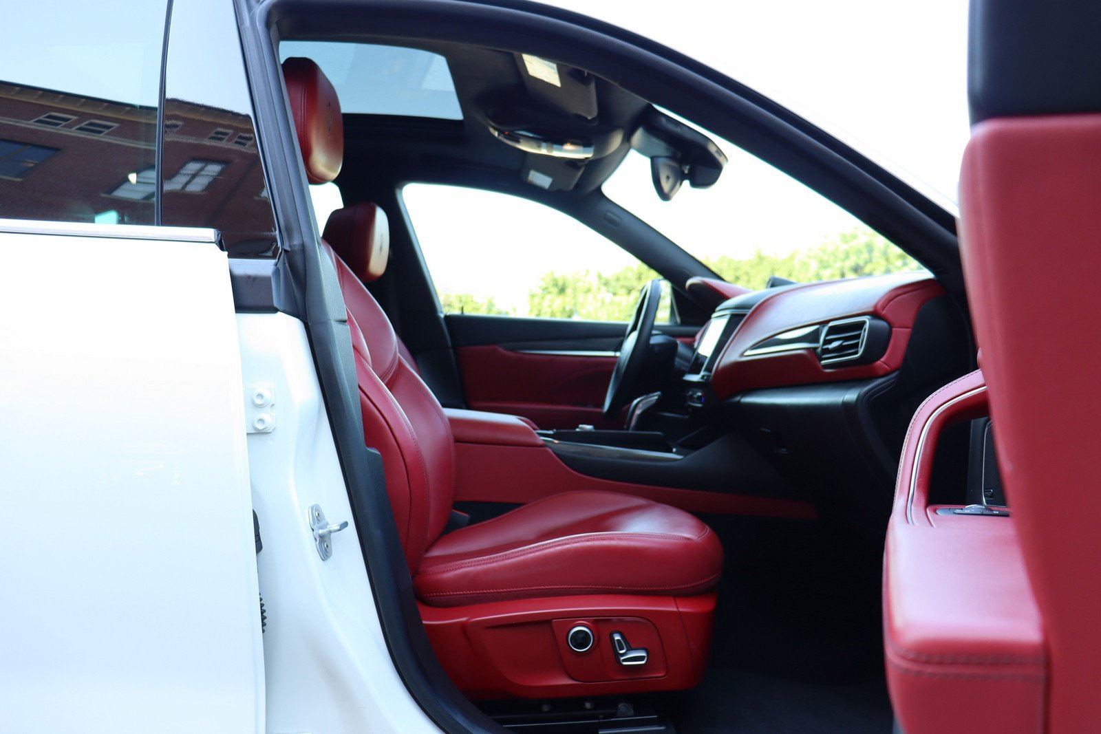 Used 2023 Maserati Levante GT AWD/4WD image 19