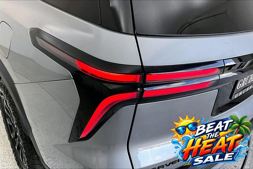 Used 2025 Chevrolet Traverse Z71 AWD/4WD image 37