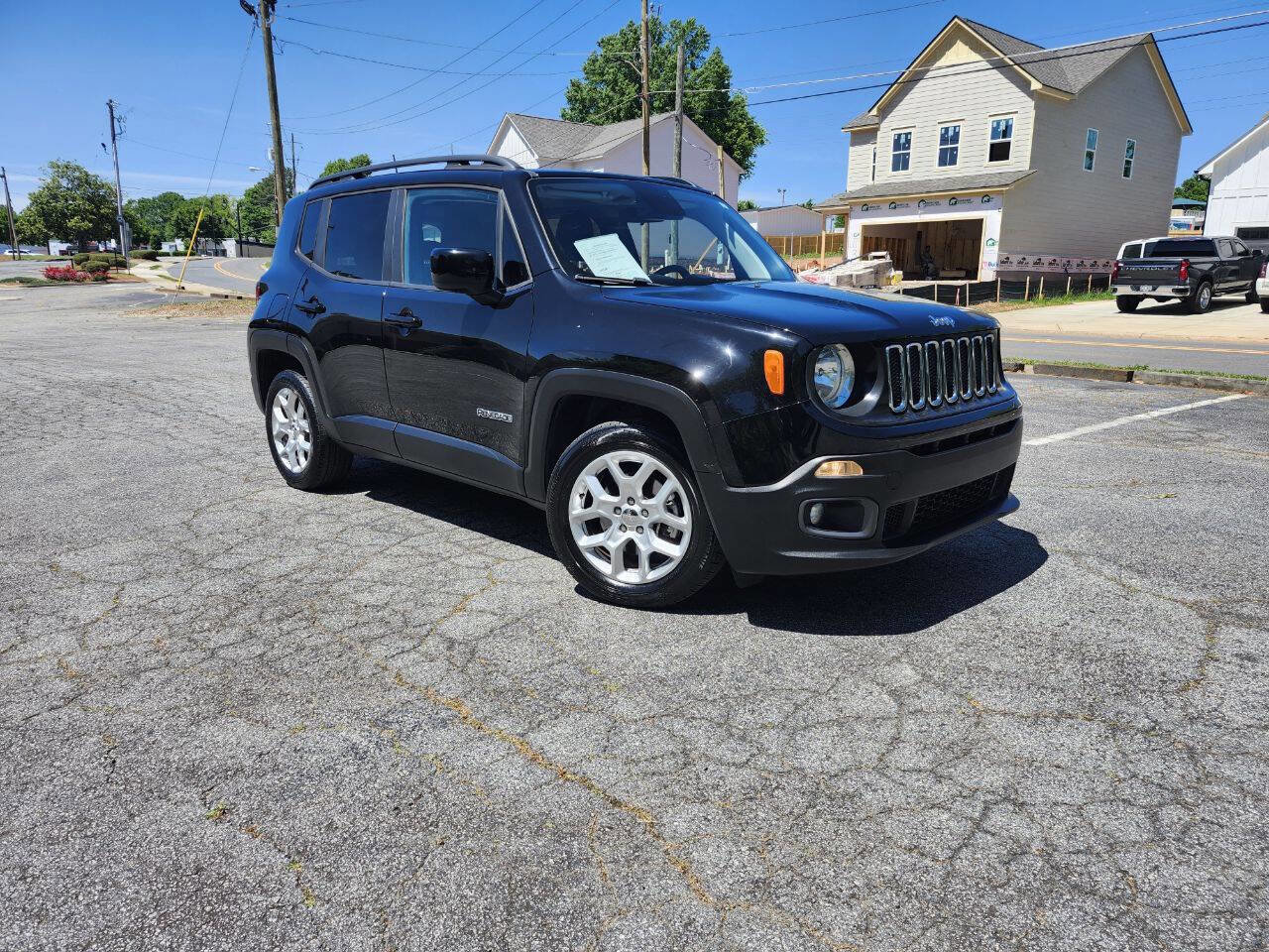 Used 2018 Jeep Renegade Latitude FWD image 1