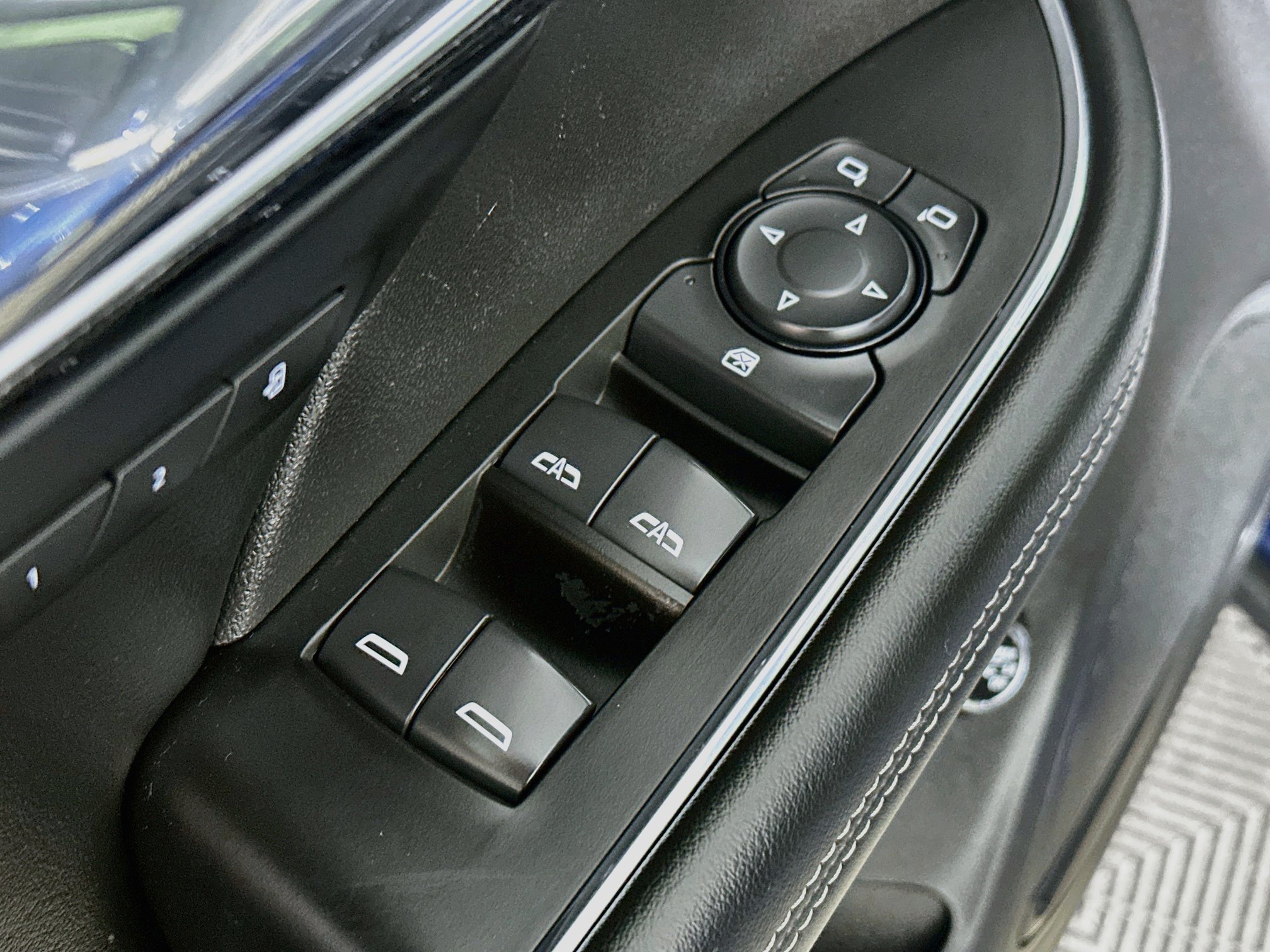 Used 2023 Buick Envision Essence AWD/4WD image 17