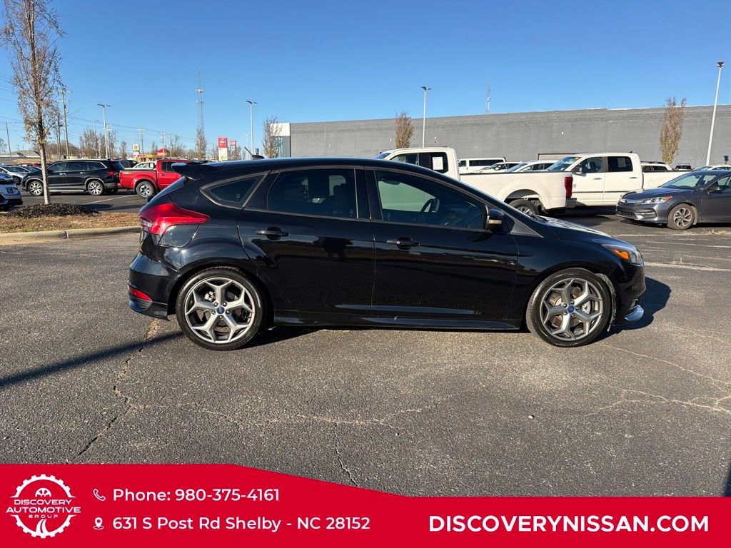 Used 2017 Ford Focus ST image 6