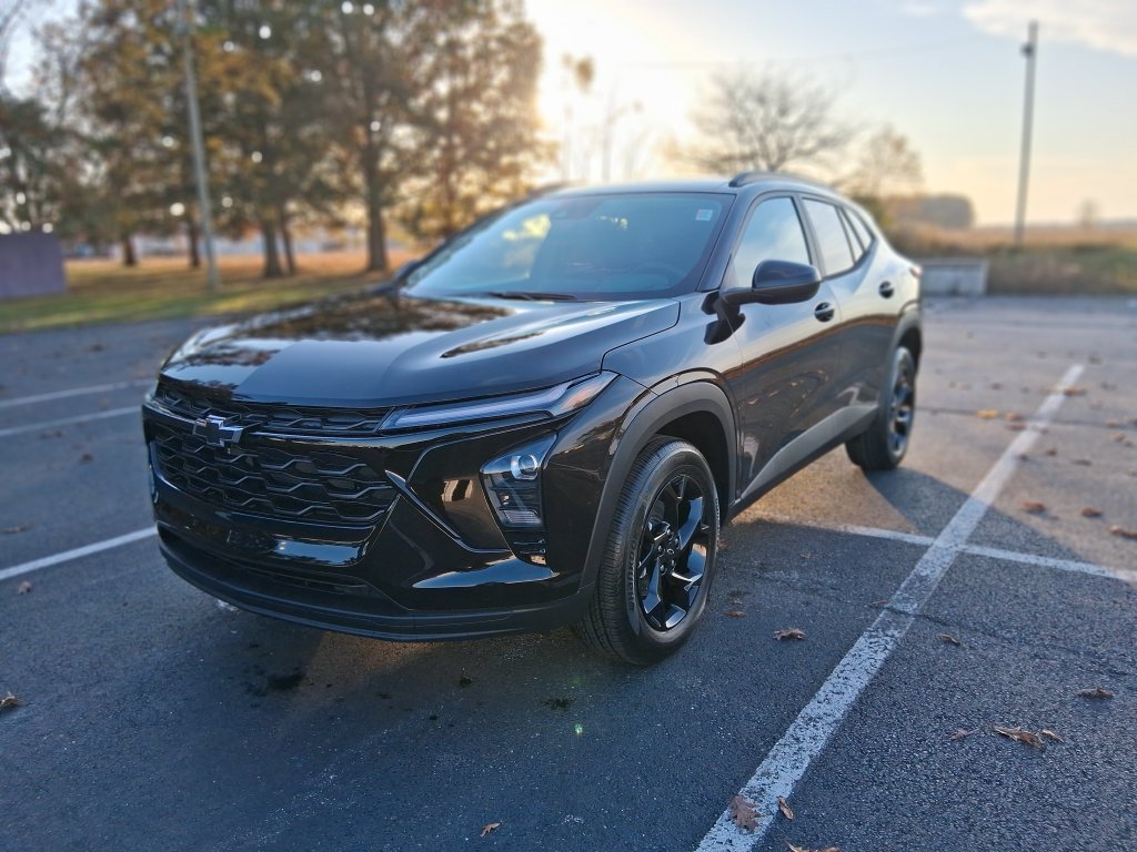 New 2026 Chevrolet Trax LT w/ Sunroof Package FWD image 3