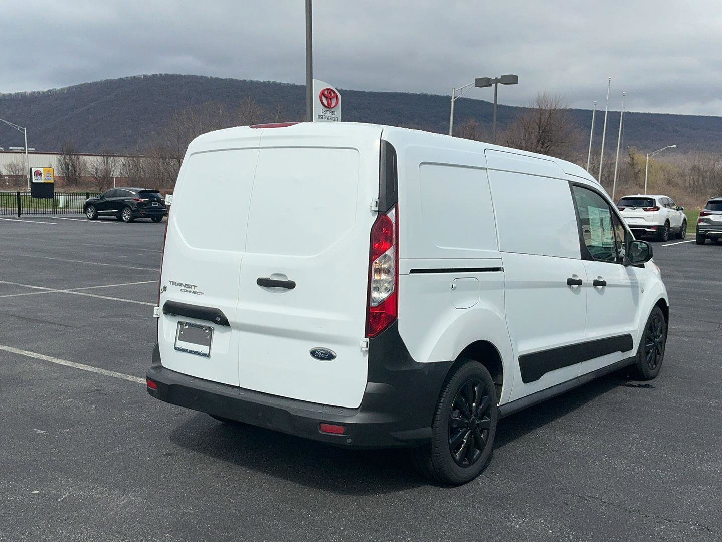 Used 2020 Ford Transit Connect XL image 5