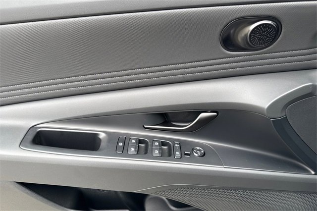 New 2025 Hyundai Elantra SEL image 11