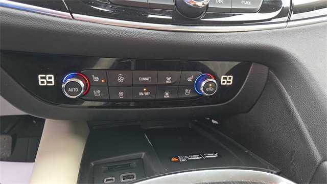 Used 2023 Buick Enclave Avenir w/ Avenir Technology Package image 27