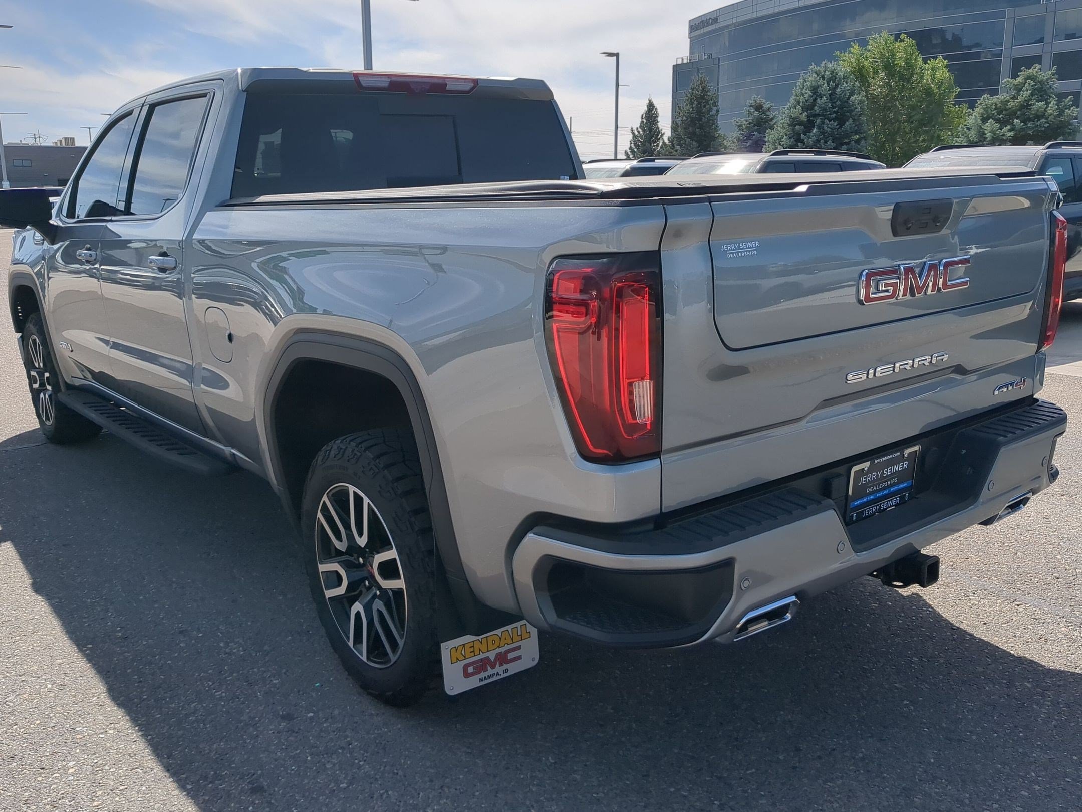 Used 2024 GMC Sierra 1500 AT4 w/ Technology Package AWD/4WD image 4
