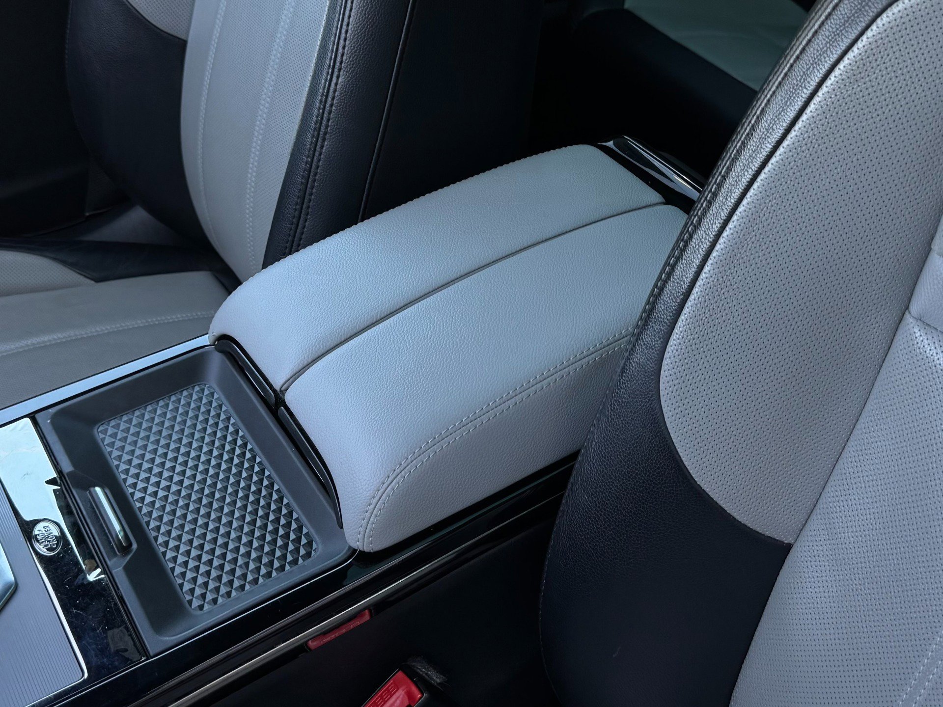 Used 2020 Land Rover Range Rover Evoque R-Dynamic SE image 13