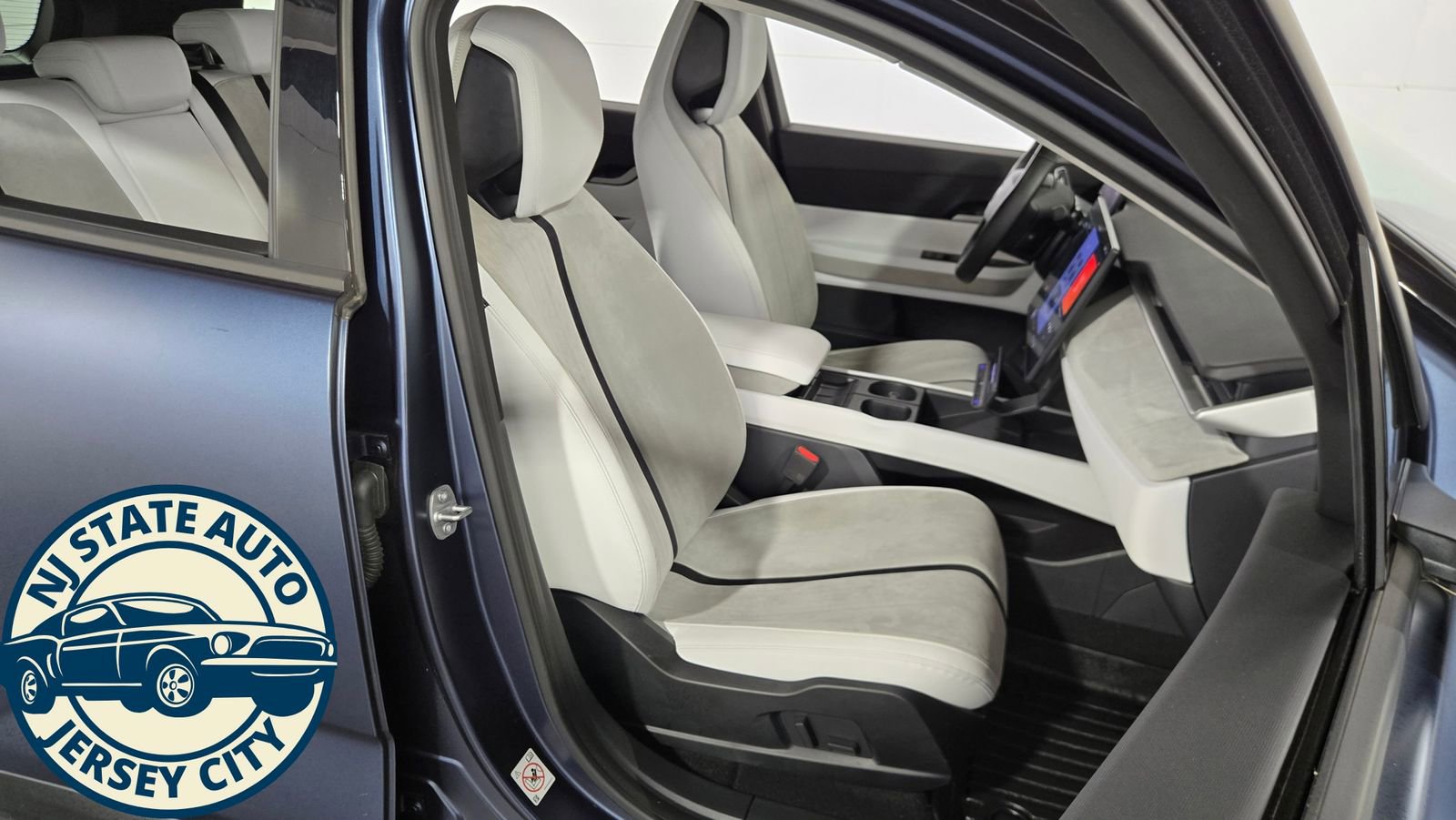 Used 2023 Fisker Ocean One image 33
