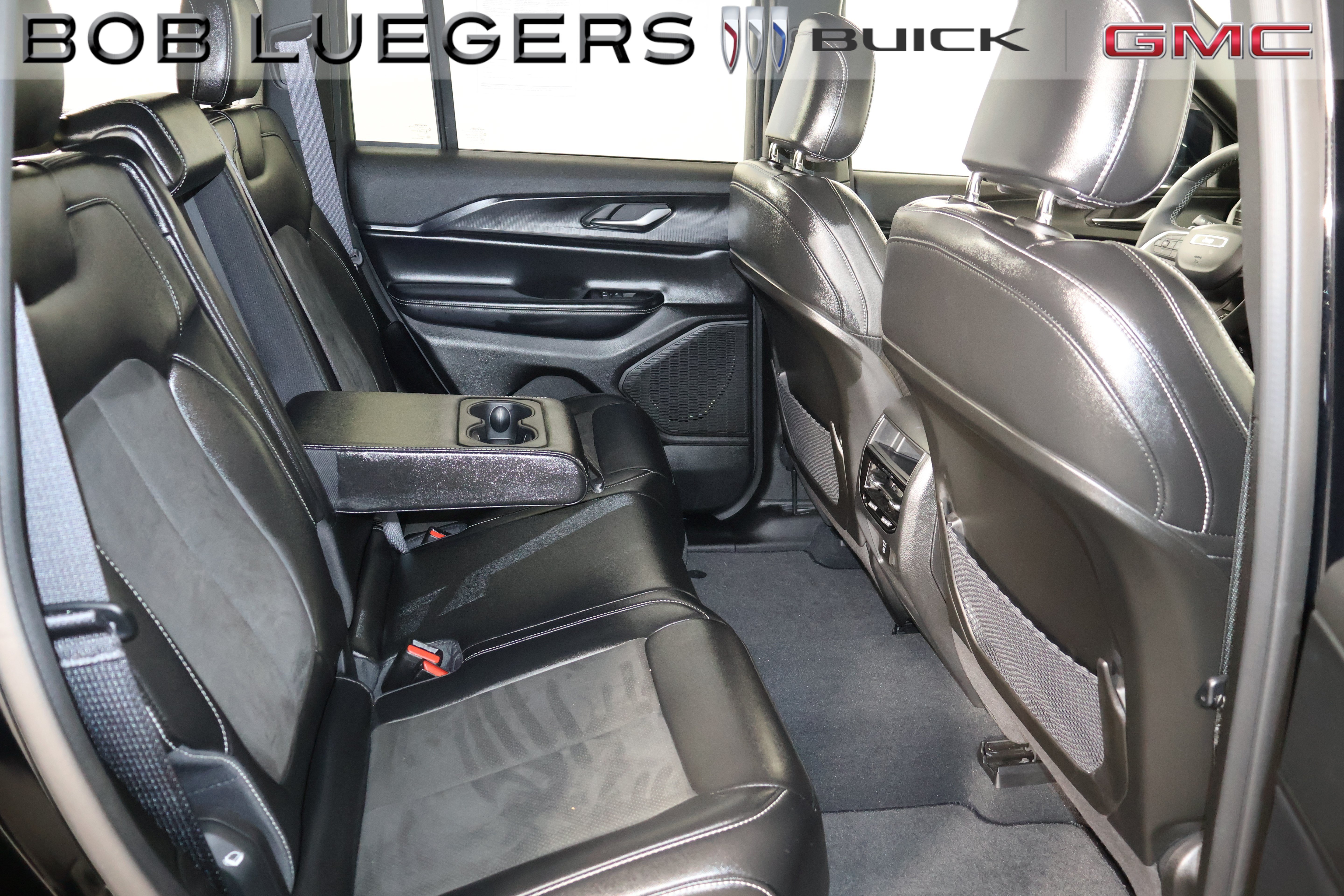 Used 2023 Jeep Grand Cherokee Altitude AWD/4WD image 16