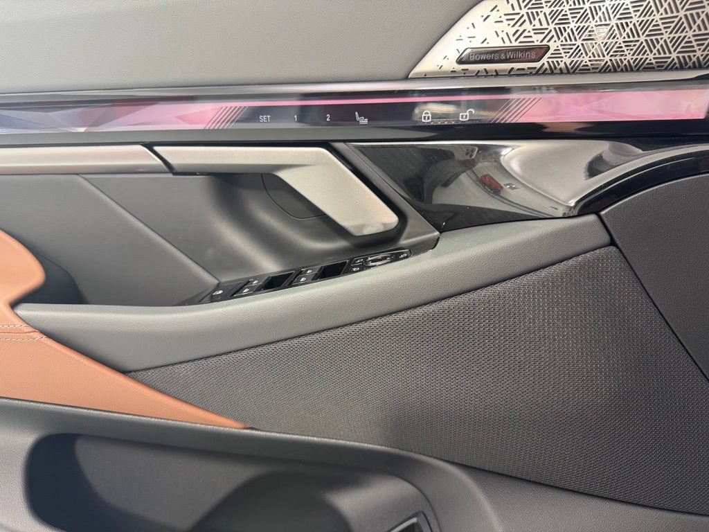 New 2027 BMW 550e xDrive AWD/4WD image 11
