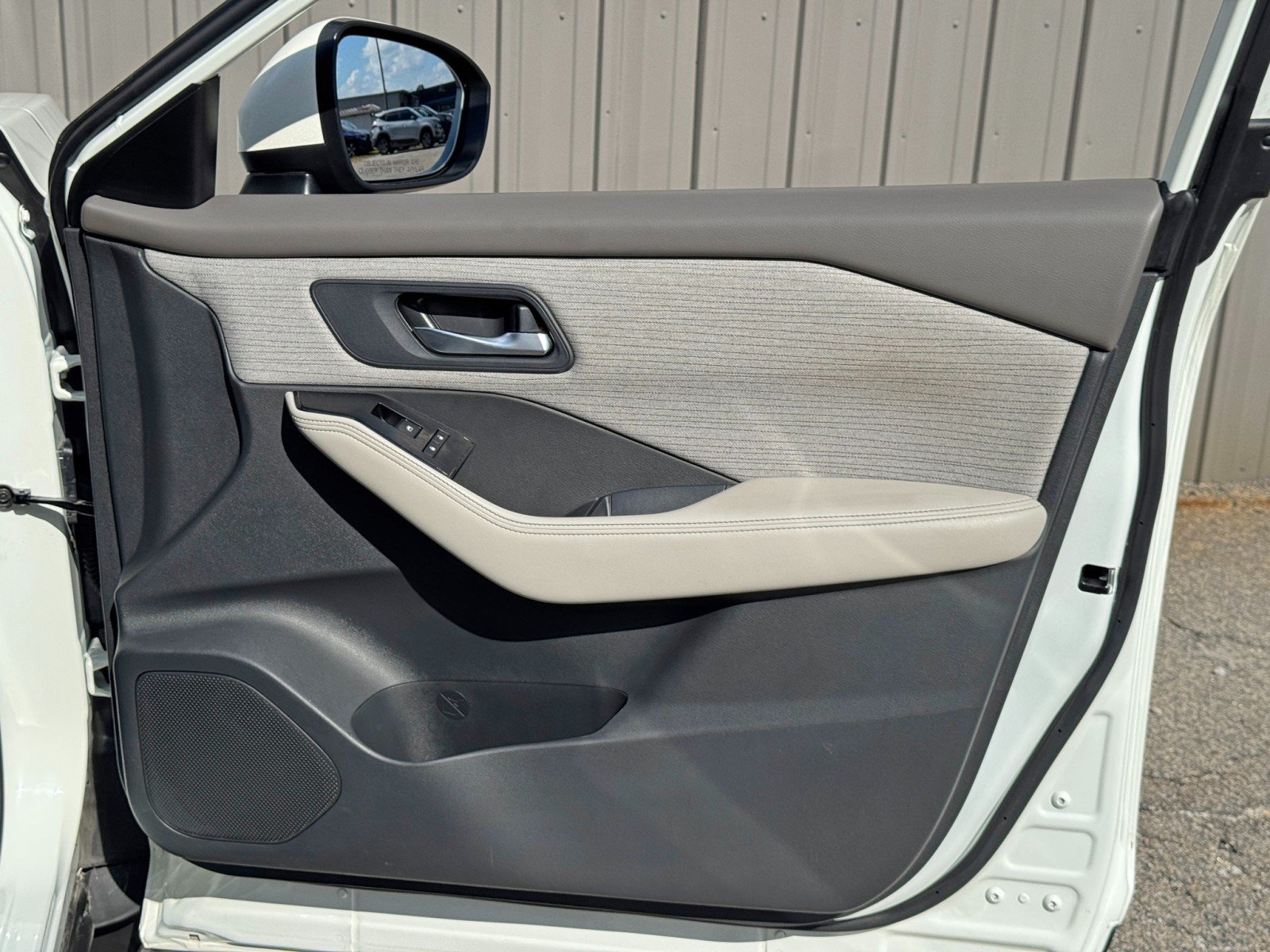 Used 2022 Nissan Rogue SV FWD image 38