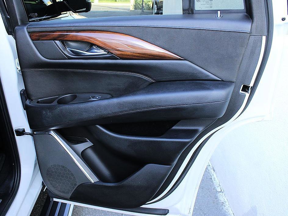 Used 2017 Cadillac Escalade Premium Luxury image 19