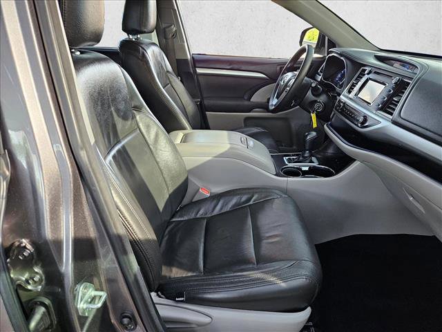 Used 2018 Toyota Highlander LE FWD image 15
