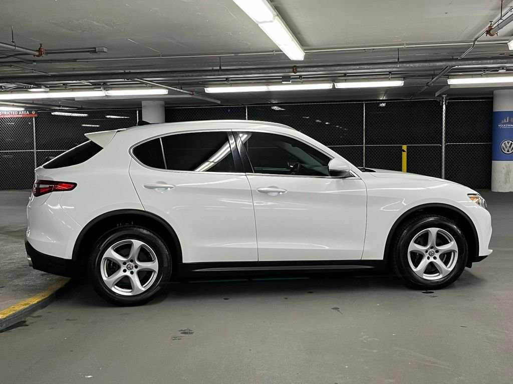 Used 2018 Alfa Romeo Stelvio Ti AWD/4WD image 38