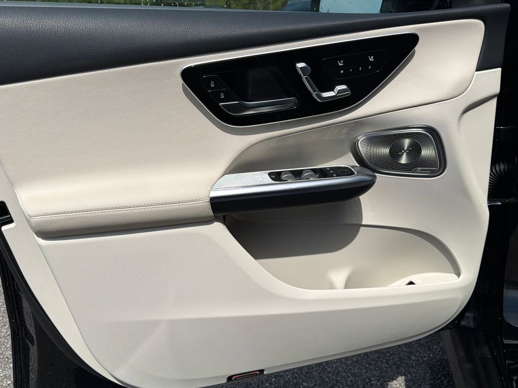 Used 2026 Mercedes-Benz GLC 300 image 27