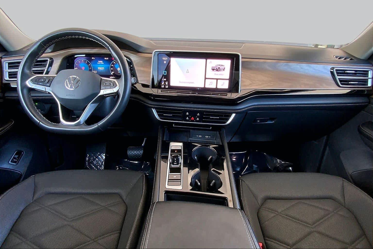 Used 2024 Volkswagen Atlas SE AWD/4WD image 16