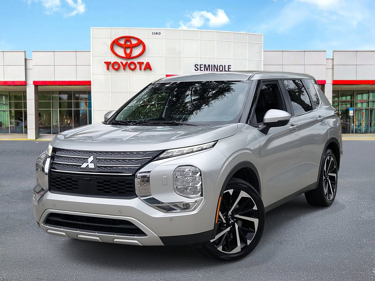 Used 2024 Mitsubishi Outlander SE