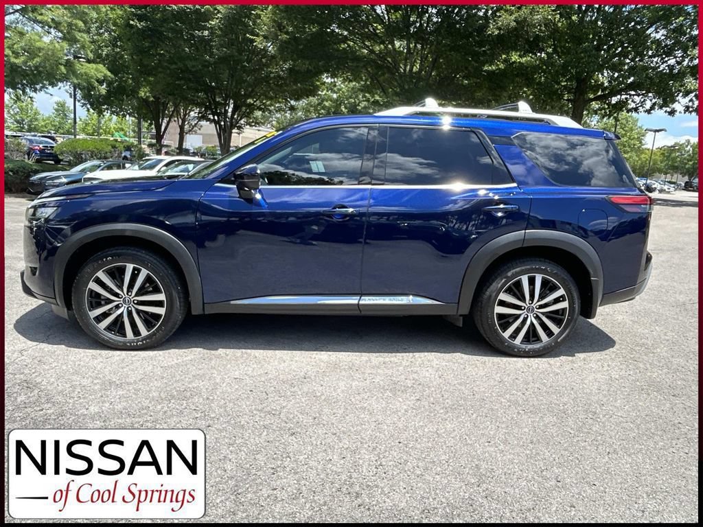 Used 2023 Nissan Pathfinder Platinum FWD image 4