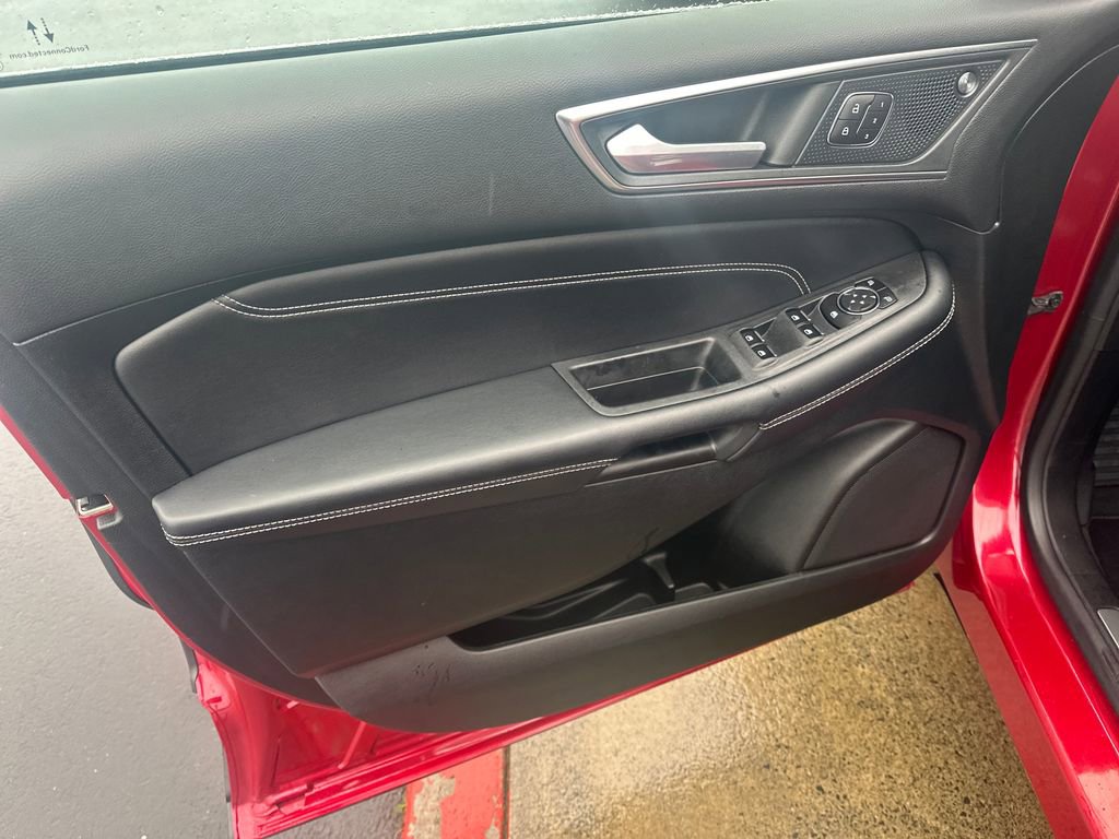 Used 2022 Ford Edge Titanium image 10