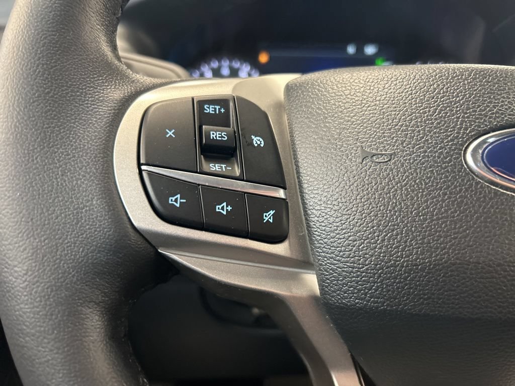 Used 2023 Ford Explorer XLT w/ Equipment Group 202A AWD/4WD image 8