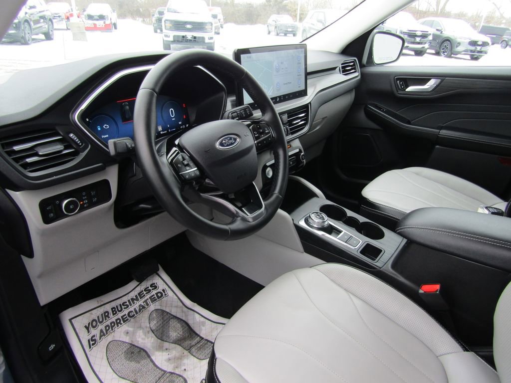 Used 2025 Ford Escape SE w/ PHEV Premium Package image 12