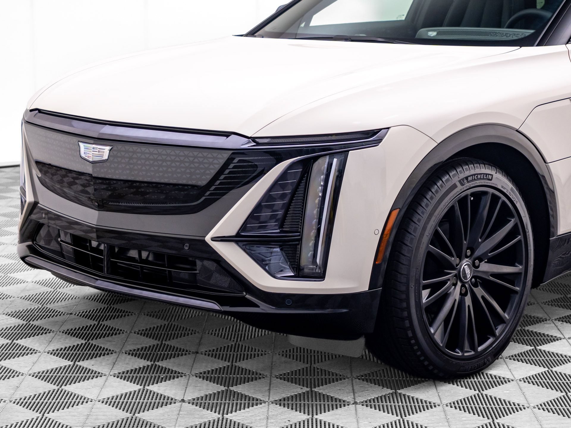 New 2027 Cadillac Lyriq Signature Sport w/ LPO, ONYX Package AWD/4WD image 41