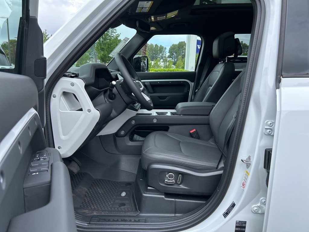 New 2025 Land Rover Defender 130 S image 4