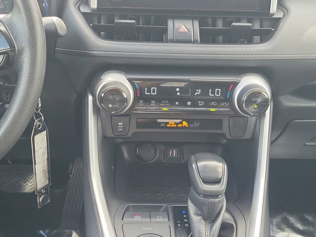 Certified 2024 Toyota RAV4 LE AWD/4WD image 18