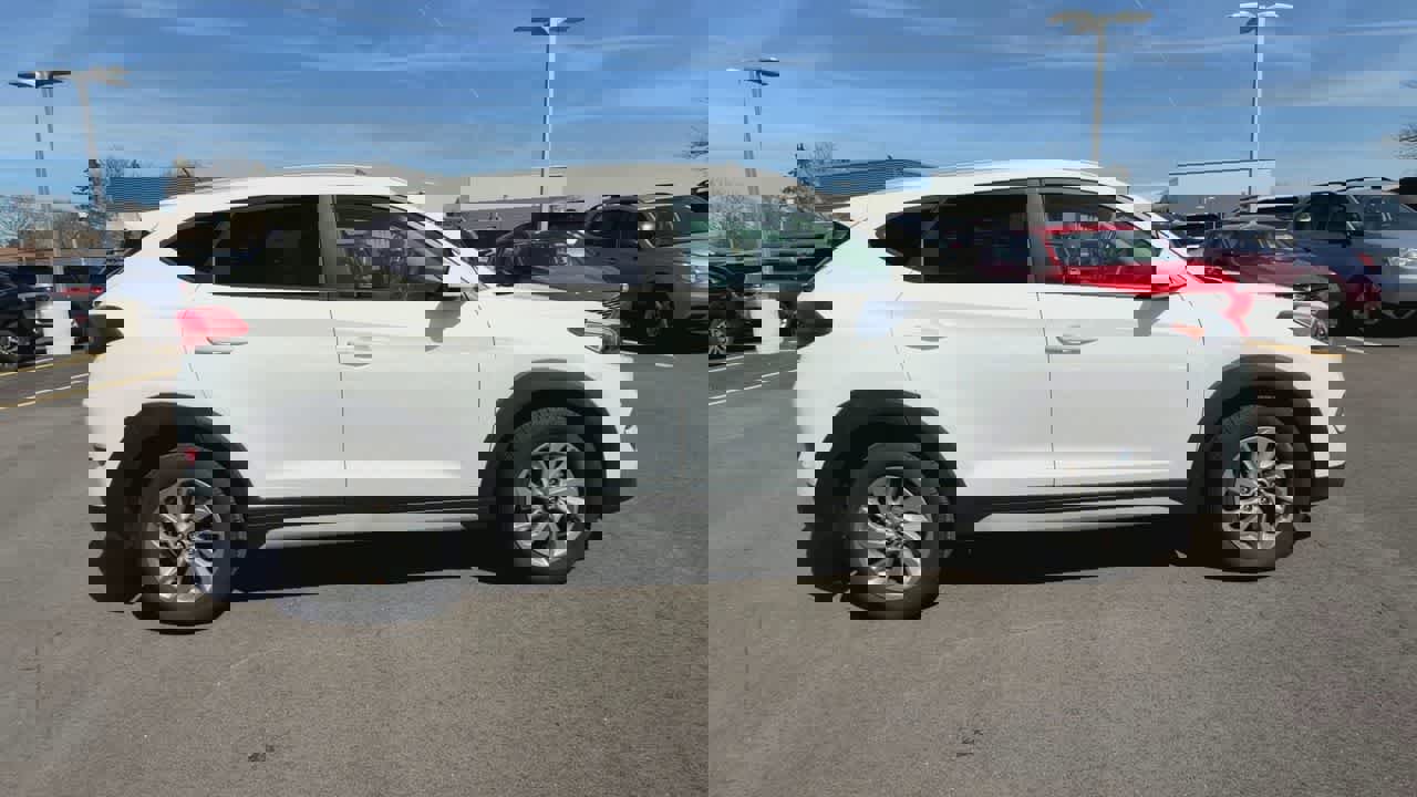 Used 2017 Hyundai Tucson SE AWD/4WD image 9