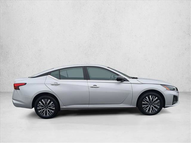 Used 2025 Nissan Altima 2.5 SV image 4