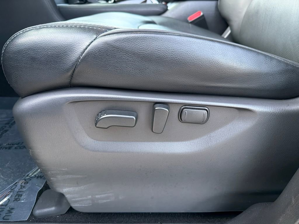 Used 2024 Nissan Armada SL w/ Captain's Chairs Package image 15