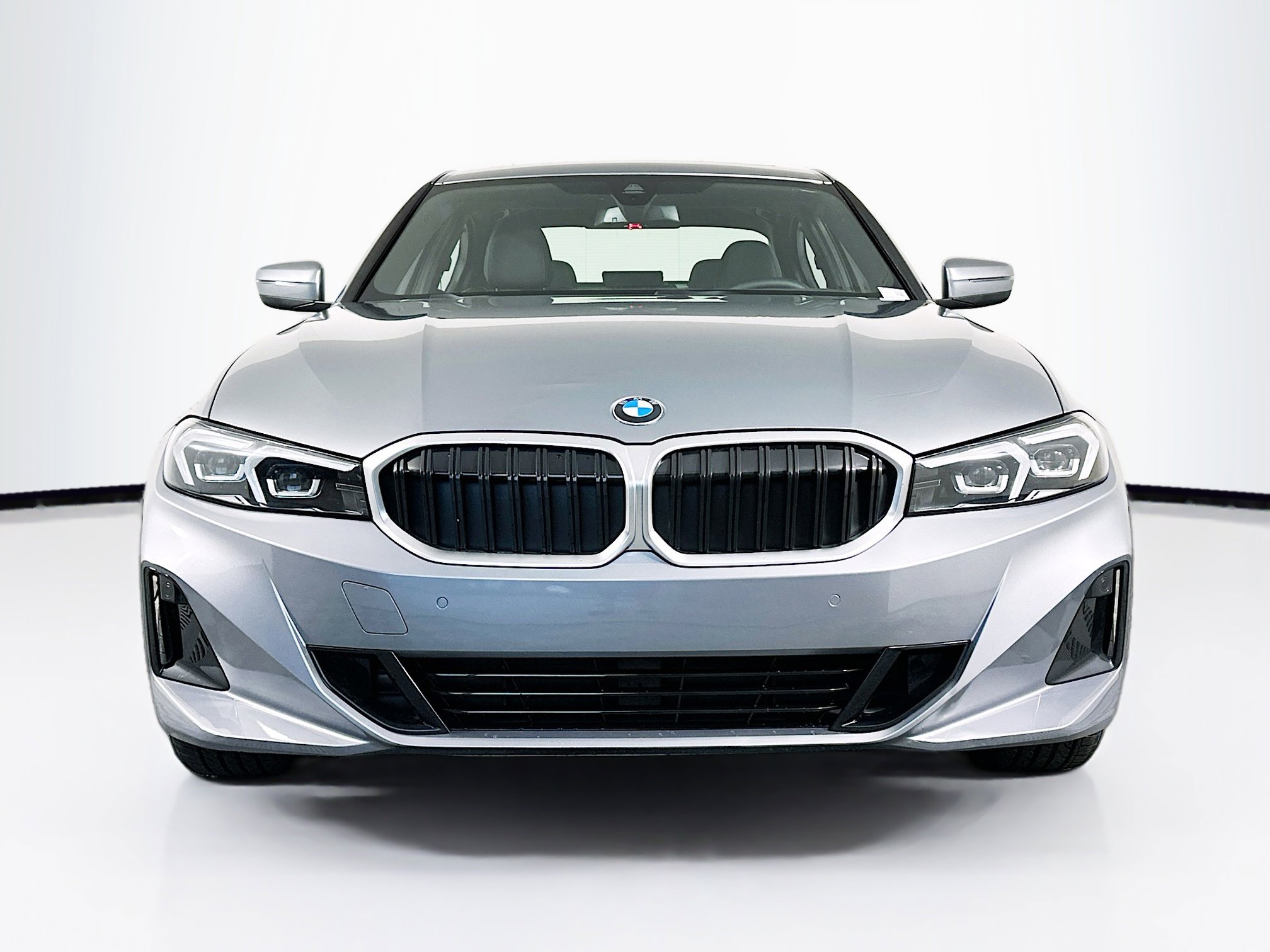 Used 2025 BMW 330i xDrive Sedan w/ Convenience Package image 2