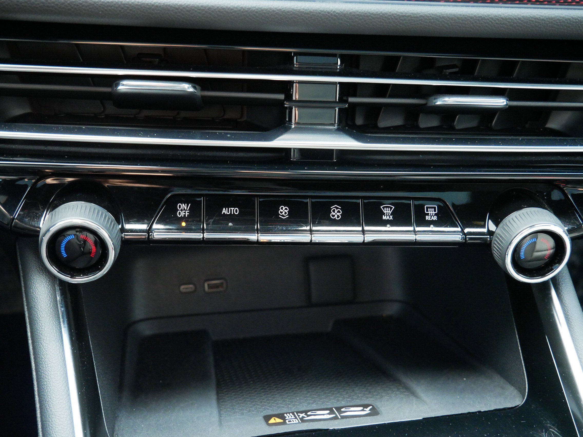 Used 2024 Chevrolet Traverse RS image 23