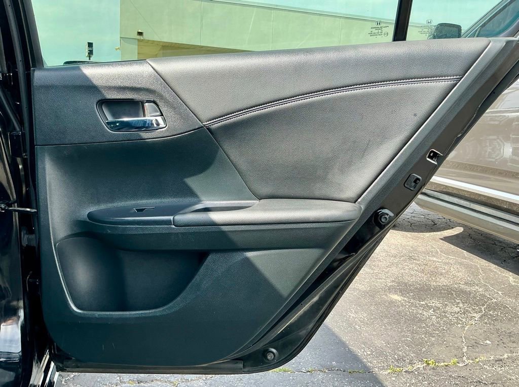Used 2017 Honda Accord Sport image 25