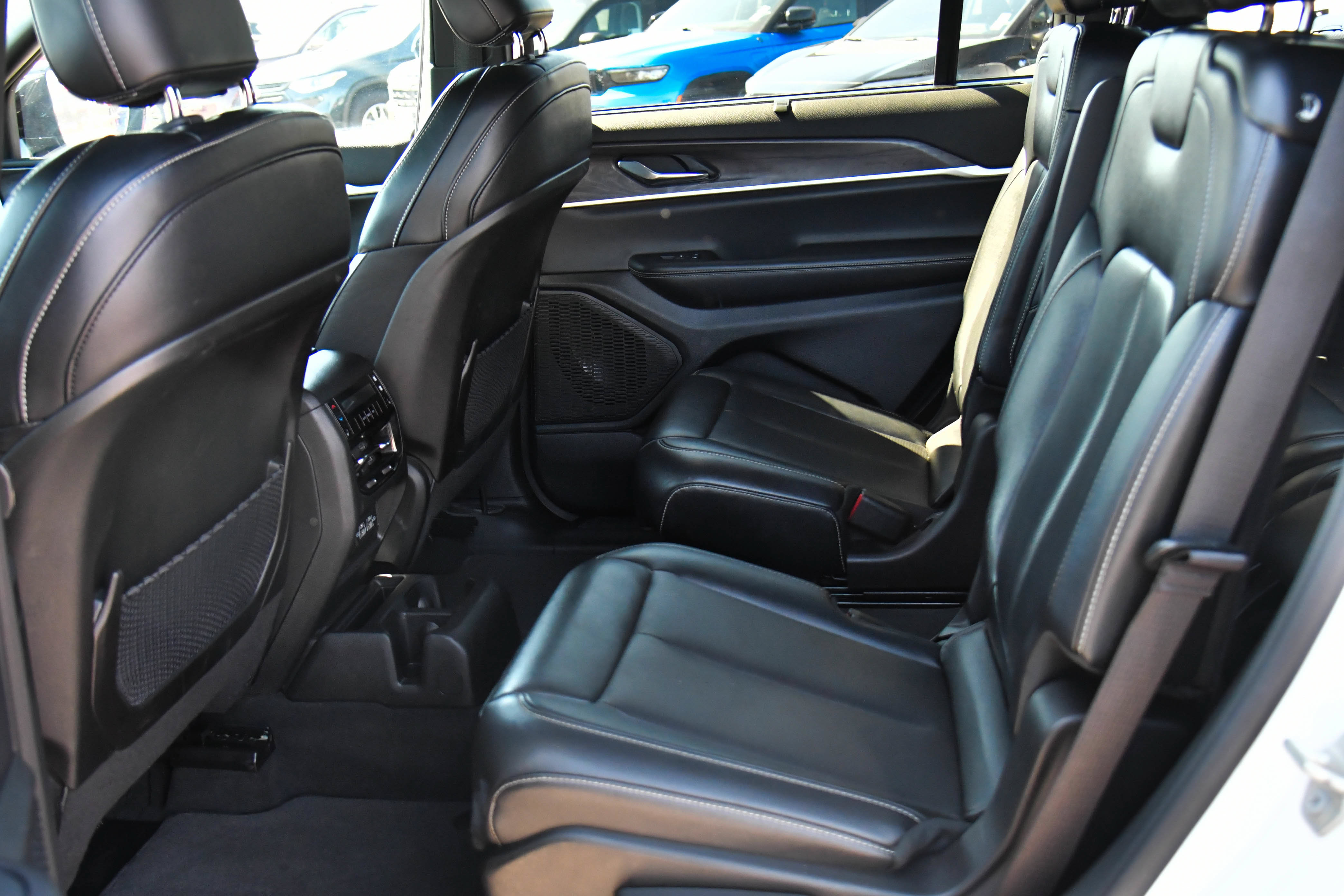 Used 2024 Jeep Grand Cherokee L Limited w/ Luxury Tech Group II AWD/4WD image 47