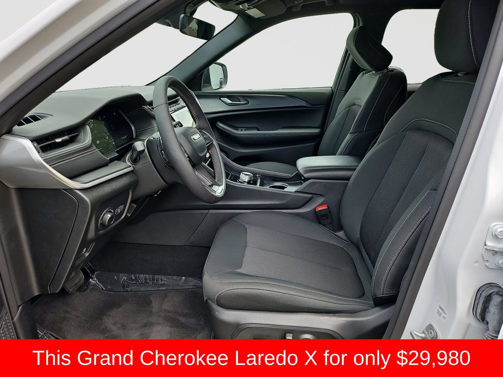 Used 2025 Jeep Grand Cherokee Laredo X w/ Luxury Tech Group I RWD image 22