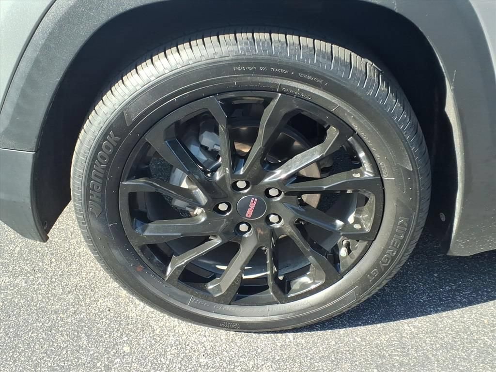 Used 2023 GMC Terrain SLE w/ Elevation Edition FWD image 16