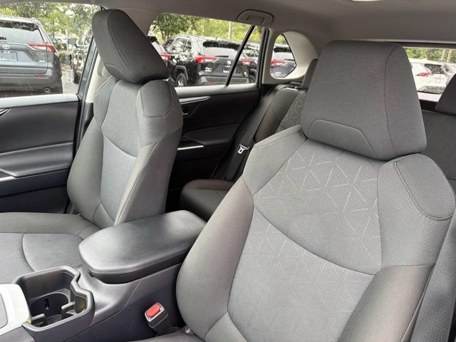 Used 2025 Toyota RAV4 XLE AWD/4WD image 11