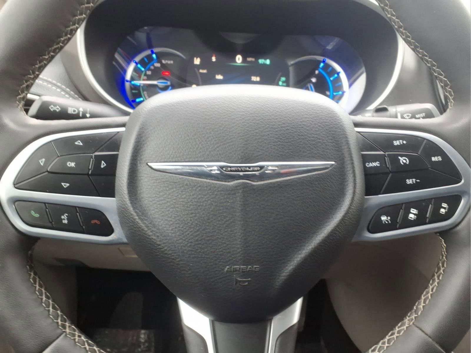 Used 2024 Chrysler Pacifica Select image 15