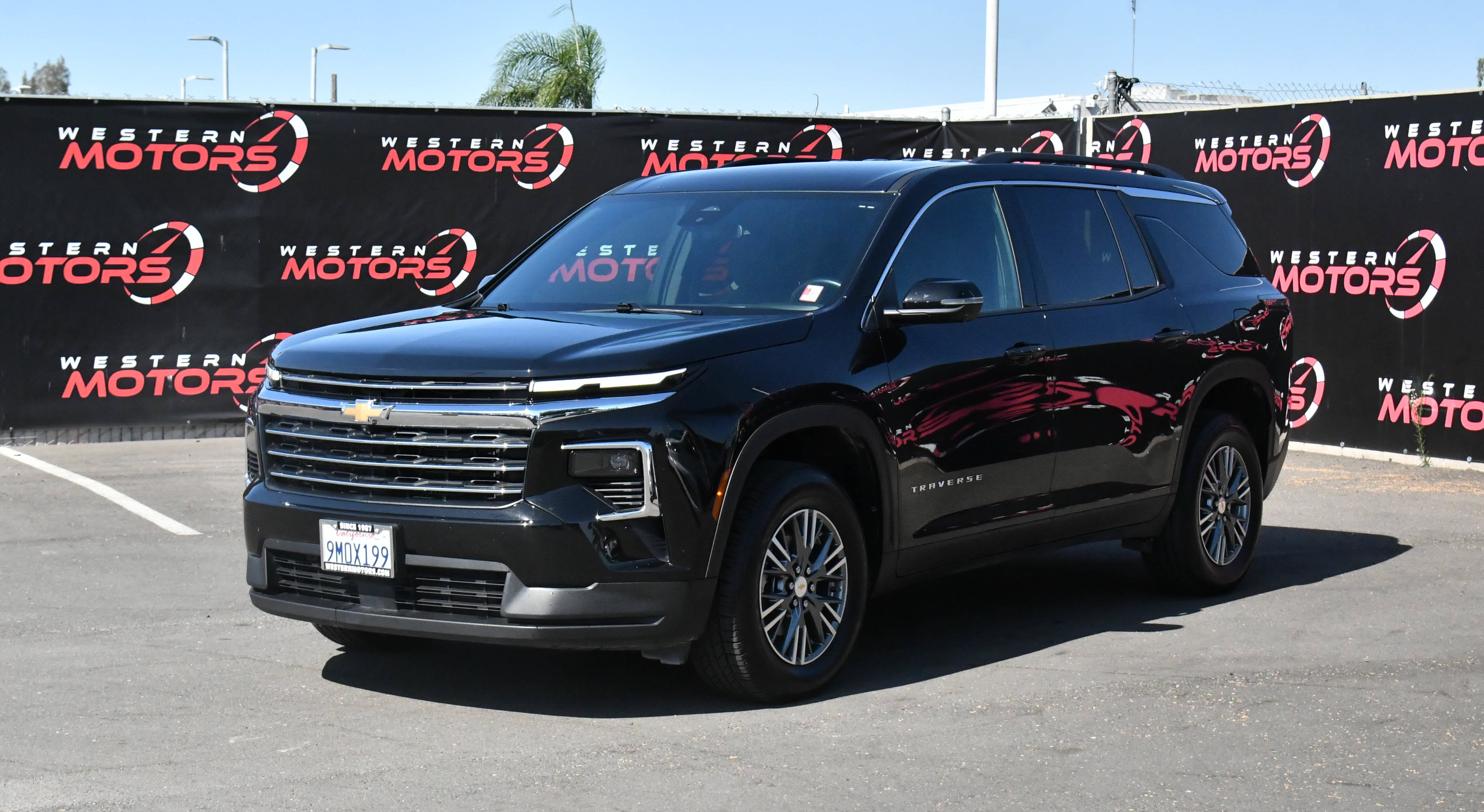 Used 2024 Chevrolet Traverse LT FWD image 3