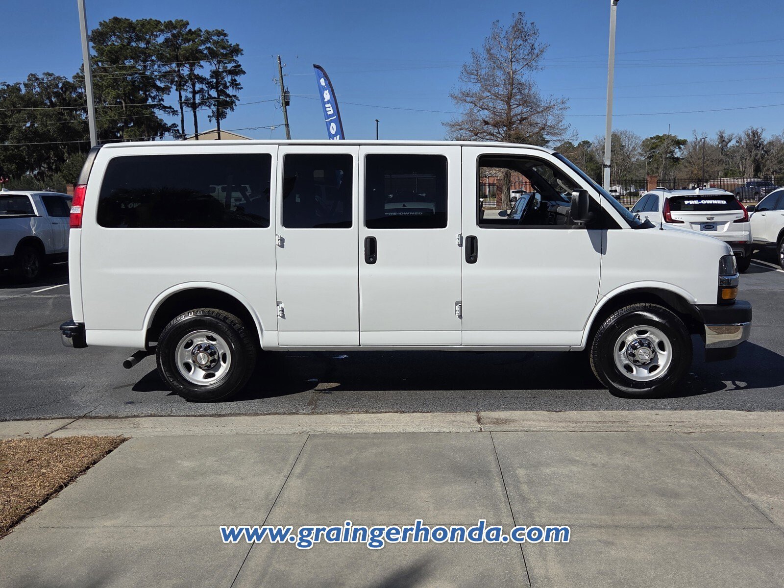 Used 2020 Chevrolet Express 2500 LT w/ LT Preferred Equipment Group image 4