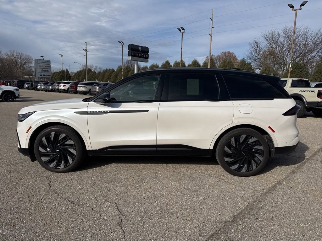 Used 2024 Lincoln Nautilus Reserve w/ Equipment Group 202A image 4