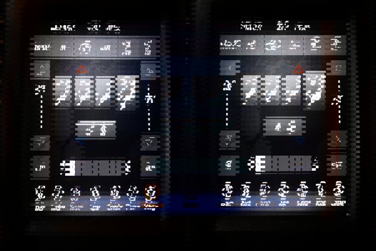 Used 2022 Jeep Cherokee Trailhawk w/ Trailer Tow Group image 45