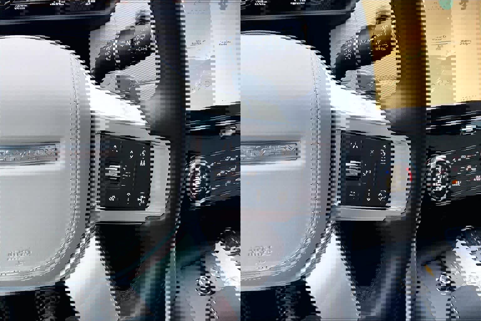 Used 2023 Land Rover Discovery Metropolitan Edition AWD/4WD image 25