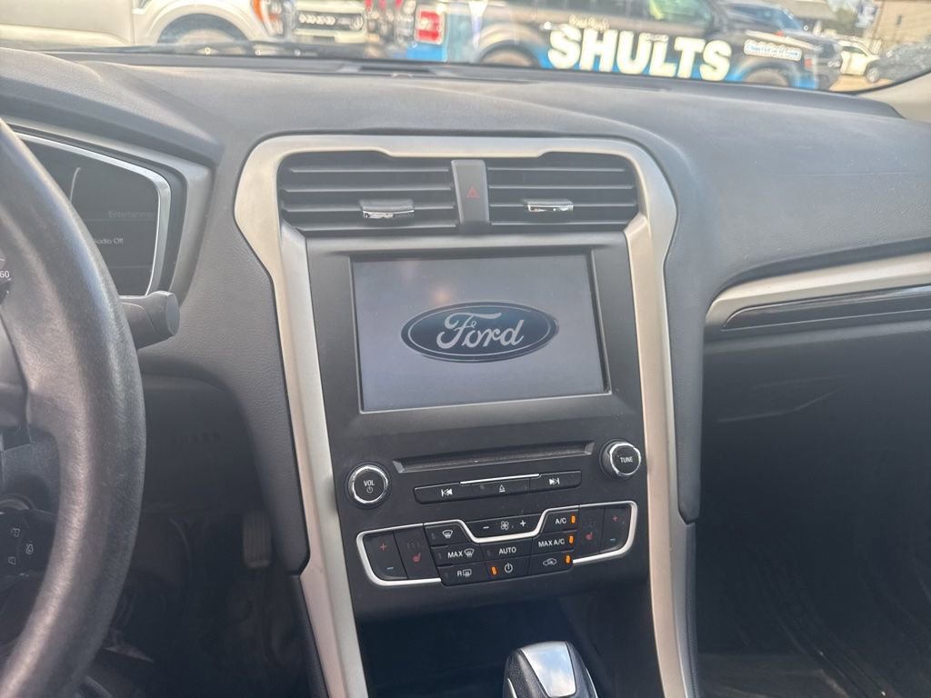 Used 2016 Ford Fusion SE w/ Equipment Group 202A AWD/4WD image 15