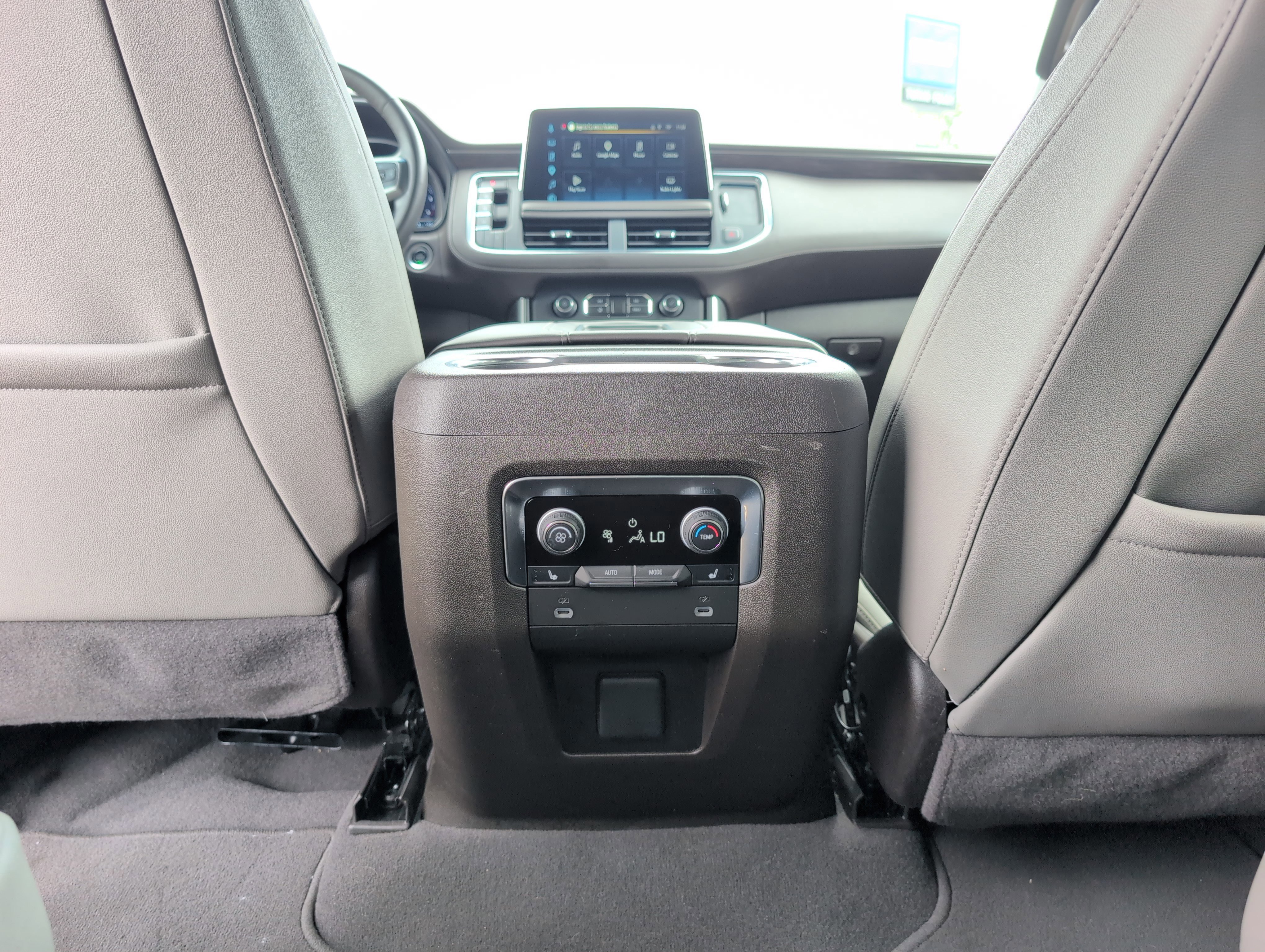 Used 2024 Chevrolet Tahoe Z71 w/ Luxury Package AWD/4WD image 32