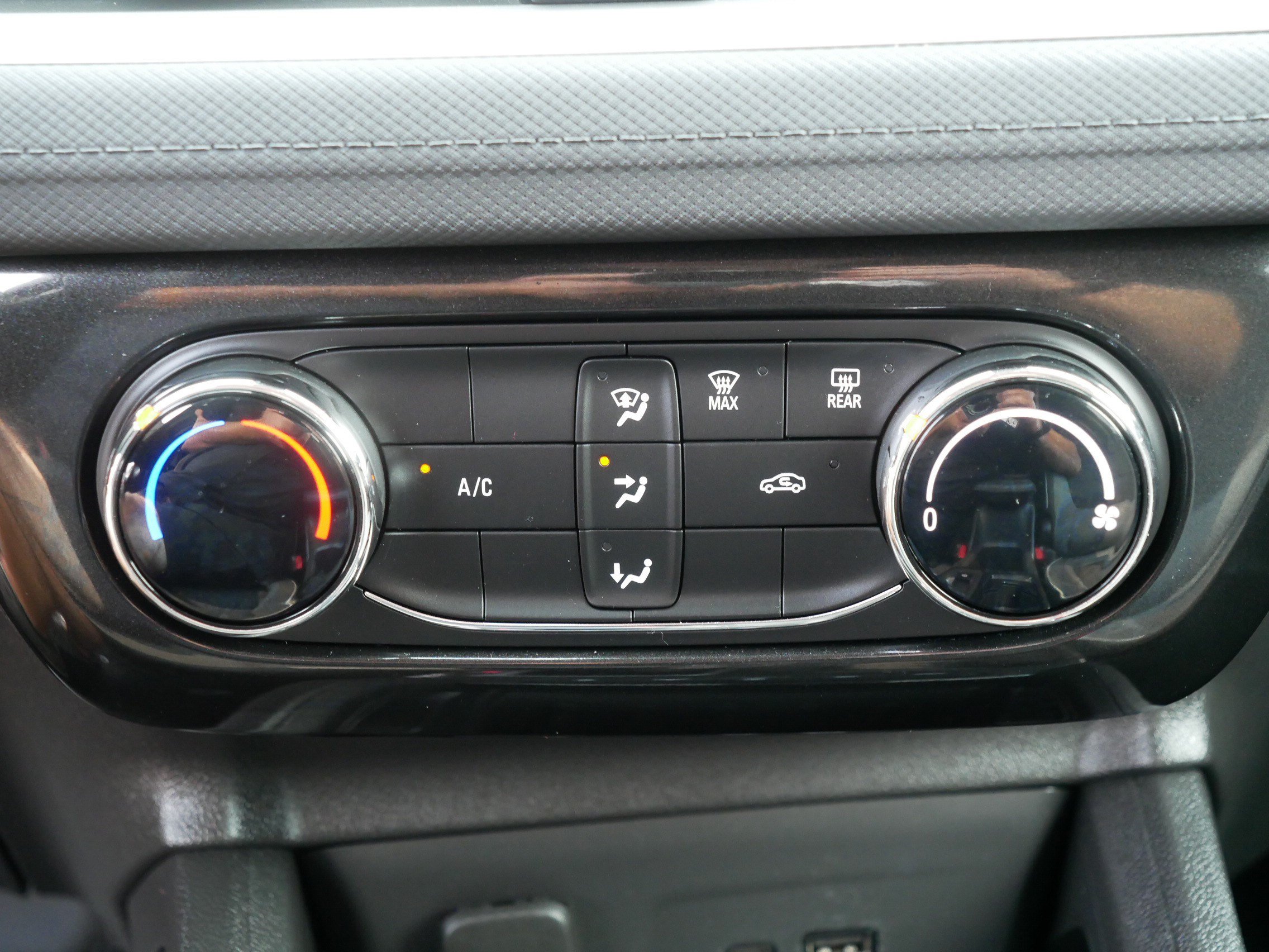 Used 2025 Chevrolet TrailBlazer LT AWD/4WD image 23