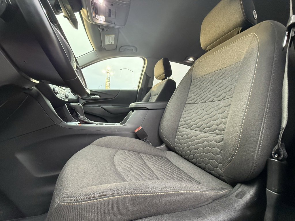 Used 2021 Chevrolet Equinox LT w/ Driver Convenience Package image 29