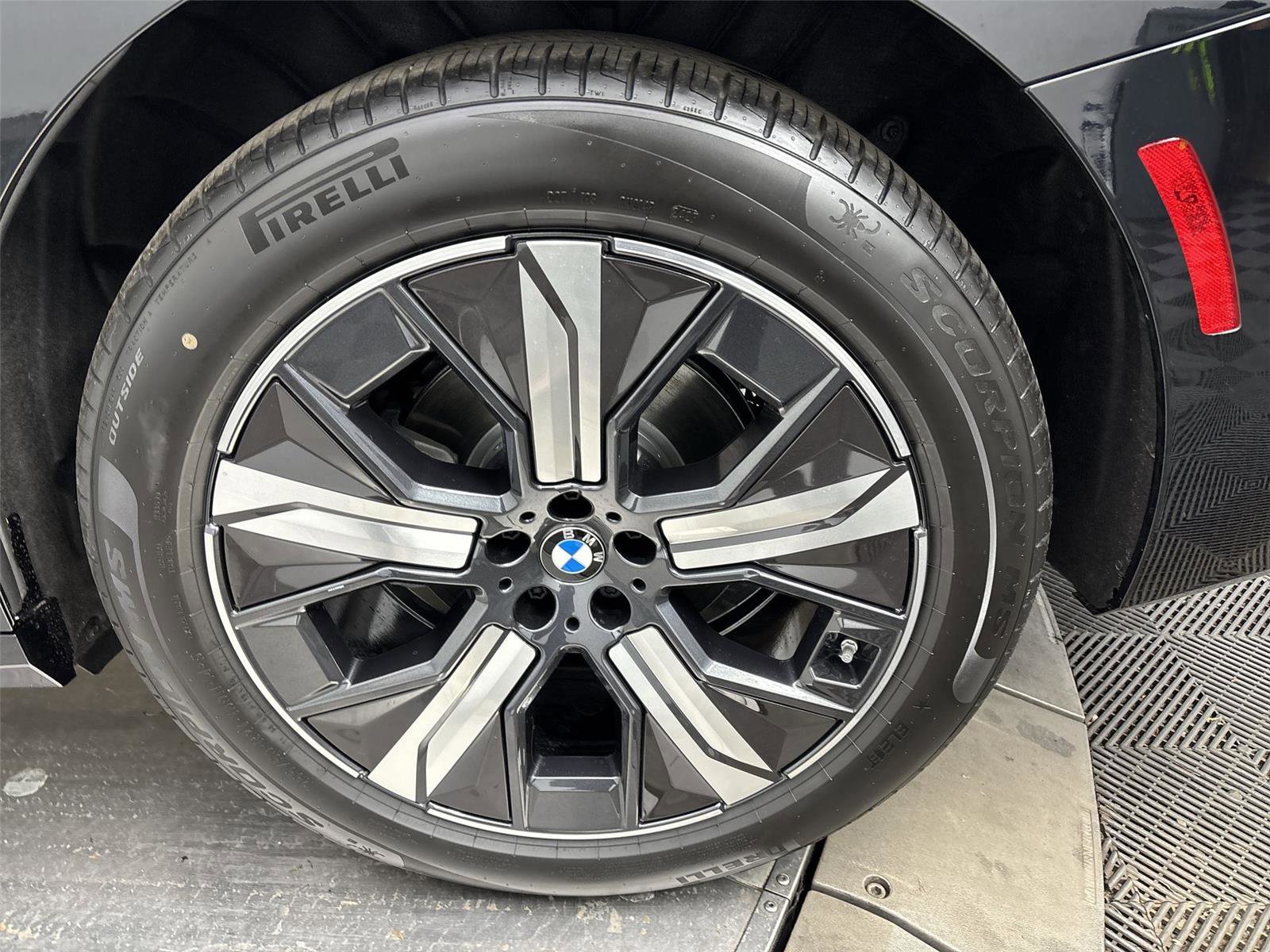 New 2026 BMW iX xDrive45 w/ Executive Package image 27